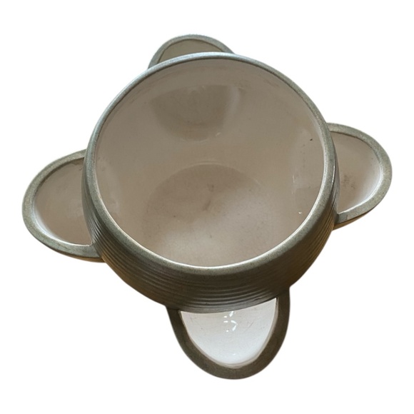 Vintage McNees signed pottery, collectible ceramic strawberry planter - Picture 6 of 16